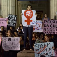 Joven violada por 30 hombres en Brasil denuncia amenazas de muerte