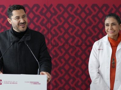 Gobierno de CDMX niega atraso en vacunación contra covid