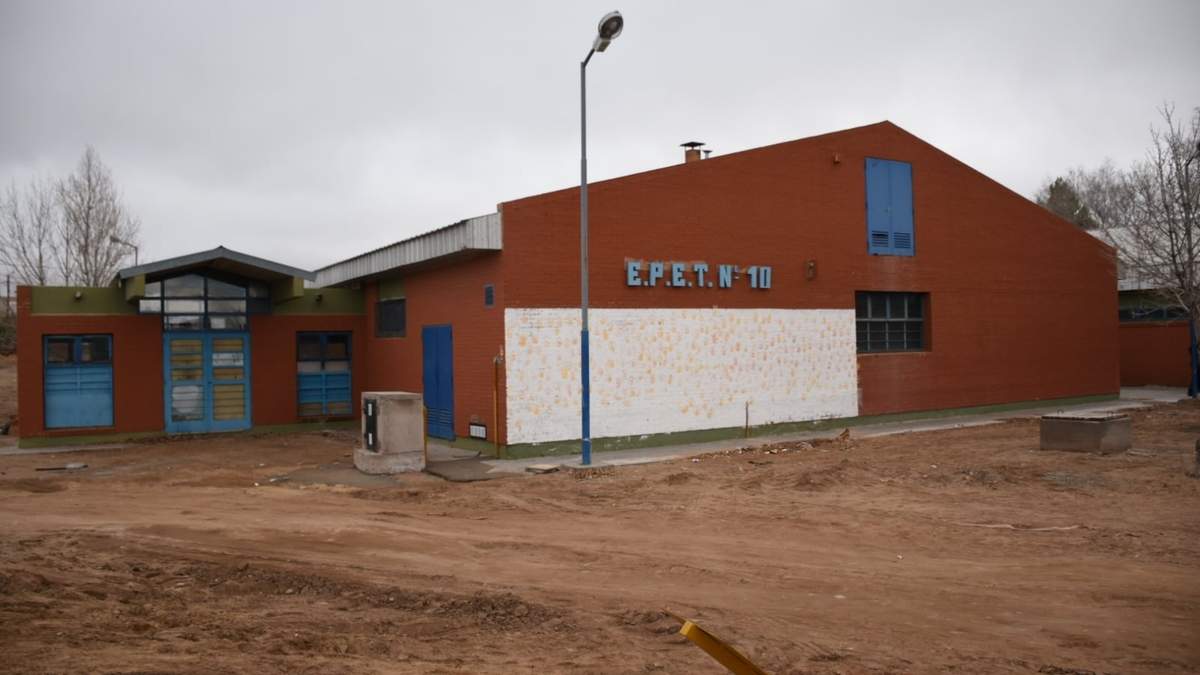 EPET 10. Fuente (Diario La Puebla).