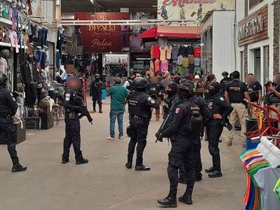 Detienen a banda que extorsionaba a vendedores de una plaza comercial en Cuitzeo, Michoacán
