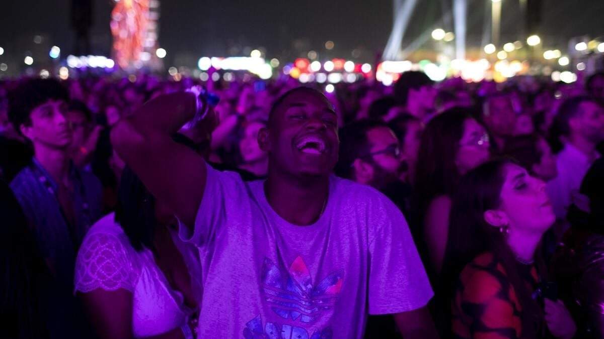 Henrique Miranda da Silva Martins, sordo de 24 años, durante un concierto en el festival de música Rock in Rio en Río de Janeiro, el sábado 21 de septiembre de 2024