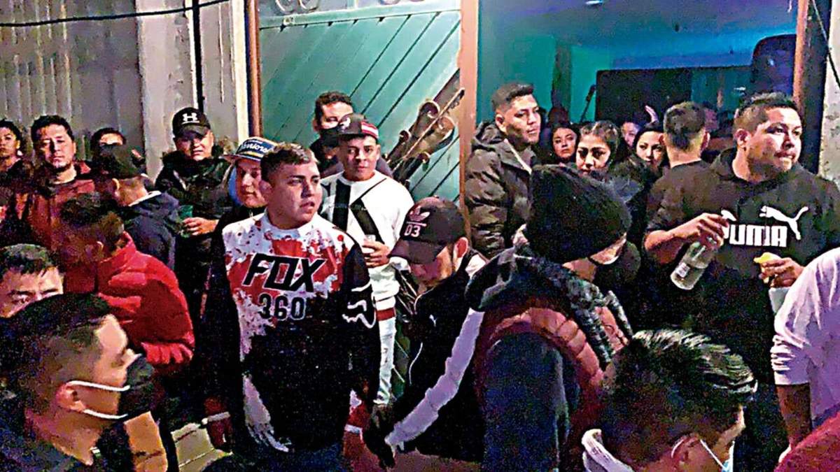 Fiestas clandestinas en la CDMX pese al semáforo rojo