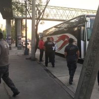 Detienen a dos choferes que participarían en el acarreo de tres mil electores en Edomex
