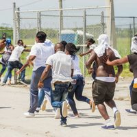 Crisis migratoria: haitianos intentan asaltar un avión para volver a Estados Unidos