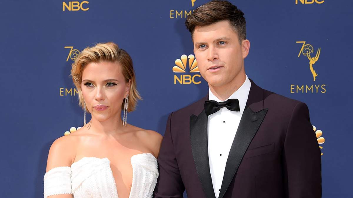 Scarlett Johansson y Colin Jost. Fuente: (Twitter).