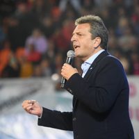 Sergio Massa: movimientos sociales le entregaron un paquete de medidas para que implemente si asume
