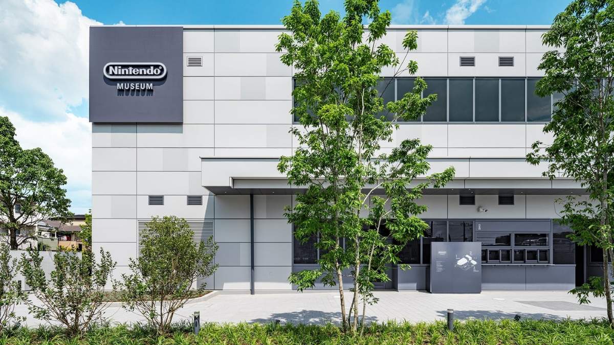 Fachada exterior del Museo Nintendo en Kioto, Japón
