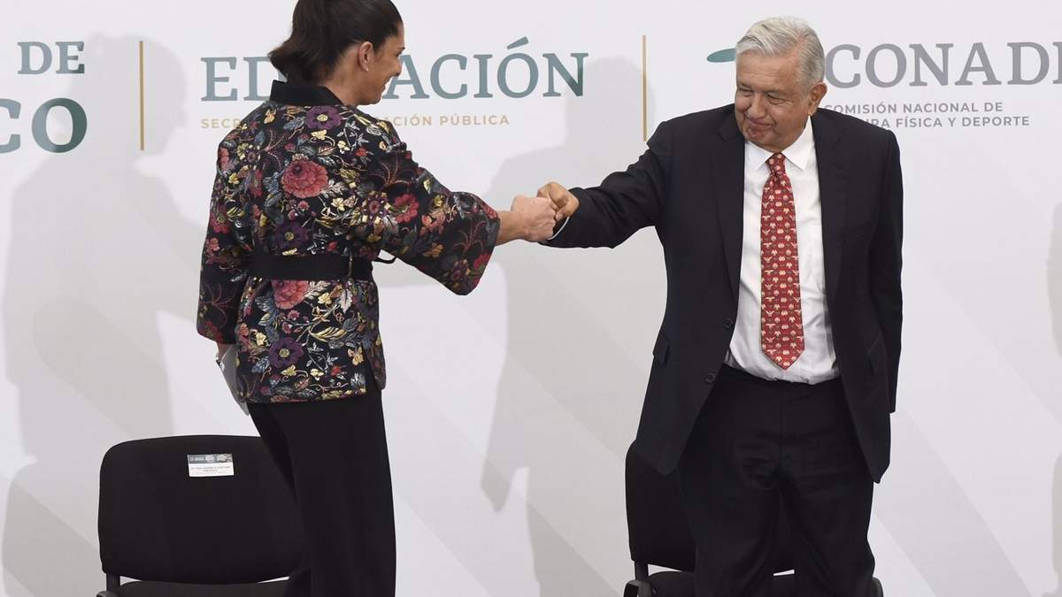 La directora de la Conade, Ana Gabriela Guevara y el presidente Andrés Manuel López Obrador