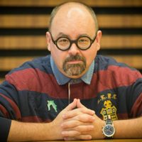 Una vida llena de logros: Carlos Ruiz Zafón, el escritor que rompió récords en España