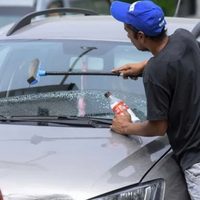 Neuquén comenzó a aplicar sanciones y multas a los limpiavidrios