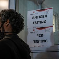 Sudáfrica enviará muestras de la variante ómicron al extranjero