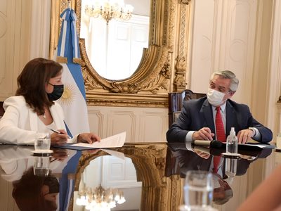 Arabela Carreras y Alberto Fernández firmaron la creación de la zona franca para Sierra Grande