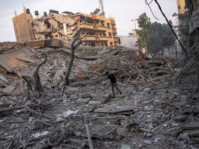 EU inicia envío de municiones a Israel; ya son 11 los estadunidenses muertos por ataques