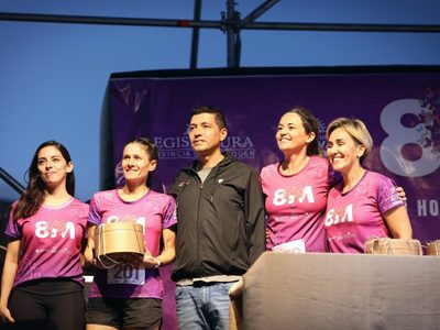 Más de 3 mil corredoras participaron en la maratón por el Día Internacional de la Mujer