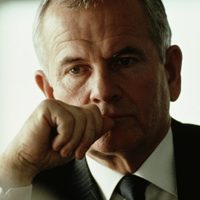 Falleció Ian Holm, el actor que interpretó a Bilbo Bolsón en "El señor de los anillos"