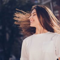 Con 3 ingredientes, prepará esta mascarilla "mágica" para devolverle el brillo y la sedosidad a tu cabello