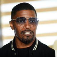 Mujer afirma que Jamie Foxx la agredió sexualmente en un bar de Nueva York; el actor niega