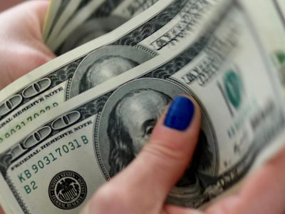 El dólar blue sigue bajando: a cuánto cotiza el martes 1° de septiembre