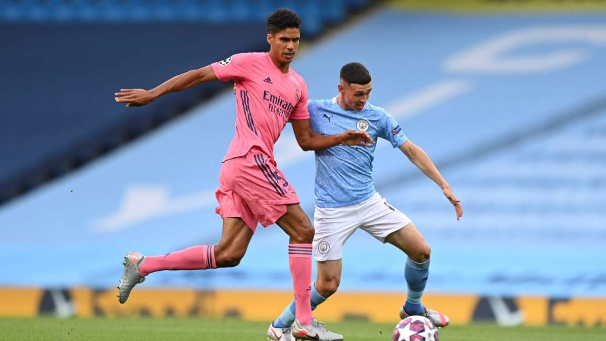 Varane lucha con Foden. Fuente: (Instagram)