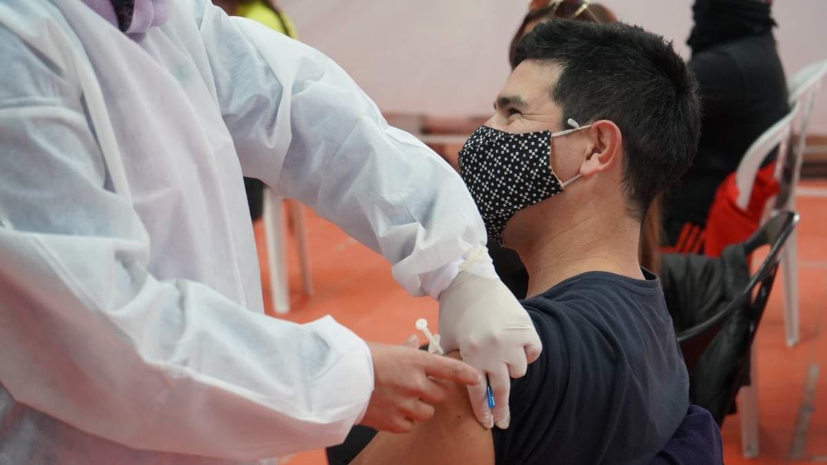 Vacunación contra el coronavirus en Neuquén Capital. Fuente: (Twitter)