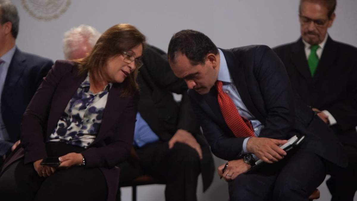 Rocío Nahle y Arturo Herrera en la conferencia de prensa matutina
