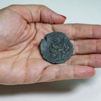Encontraron en Israel una moneda romana de 1850 años dedicada a la diosa de la Luna