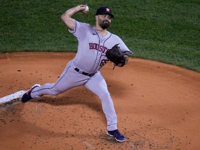 José Urquidy, primer mexicano en abrir juegos en dos Series Mundiales distintas. Esta es su historia