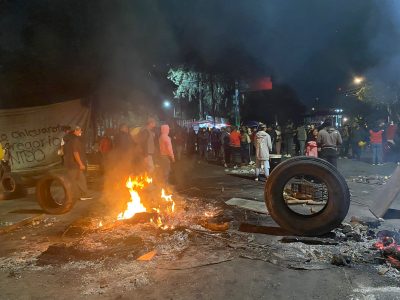 Enfrentamiento entre policías de la CDMX y habitantes de Xochimilco deja 24 heridos (Video)