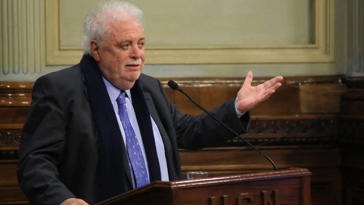 Ginés González García, en una de sus exposiciones en el Congreso. Fuente: (Twitter)