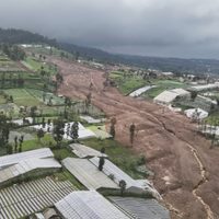 Deslave en isla indonesia de Java causa 25 muertos y más de 82 desaparecidos