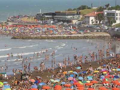 Mar del Plata contra el coronavirus: restringen el acceso a las playas e imponen cierres nocturnos