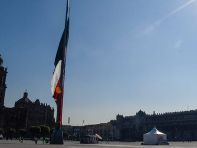 Izan bandera de México a media asta en CDMX por víctimas de colapso de Línea 12