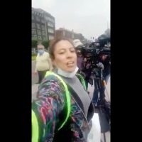 El plantón en el Zócalo lanza a la fama a #LadyFrenadora