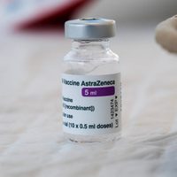 Vacuna de AstraZeneca: cuántas dosis llegan y quiénes recibirán los inmunizantes