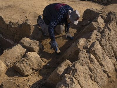 63 tumbas de la era romana son descubiertas en cementerio de la Franja de Gaza
