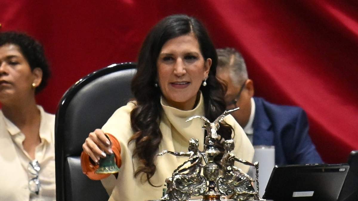 La presidenta de la Mesa Directiva del Senado, Kenia López Rabadán