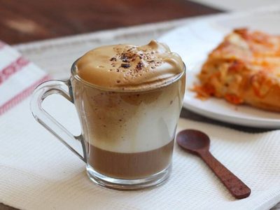 El café Dalgona suma una versión para contrarrestar el frío