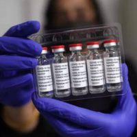 Primer lote de vacunas AstraZeneca envasado en México estará listo el 24 de mayo