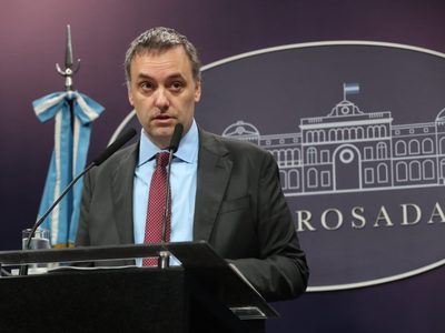 El Gobierno anunció que buscará penar el “adoctrinamiento” en las escuelas