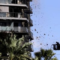 Buscan a 14 desaparecidos tras incendio que dejó cuatro muertos en España