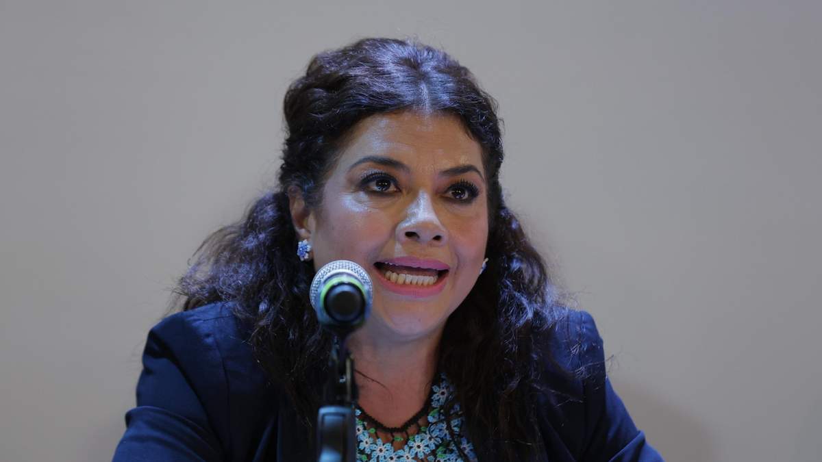 Clara Brugada en la conferencia de prensa