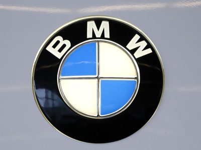 BMW llama a reparación SUVs en EU por riesgo en bolsas de aire