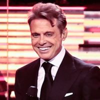 Cuáles son las prestigiosas y exclusivas marcas que elige Luis Miguel para vestirse en sus shows