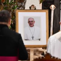 Tras tres horas de funeral, el Papa Francisco fue inhumado en la Basílica Santa María la Mayor