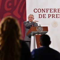 "Voy a seguir pidiendo que den a conocer cuánto ganan estos golpeadores", dice AMLO de periodistas