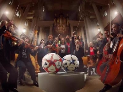 La UEFA presenta los nuevos balones de la Champions masculina y femenina