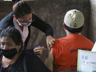 Ssa insiste en el uso de cubrebocas, aún con el esquema completo de vacunación