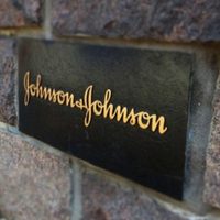 Por crisis de opioides, la farmacéutica Johnson & Johnson pagará 572 mdd
