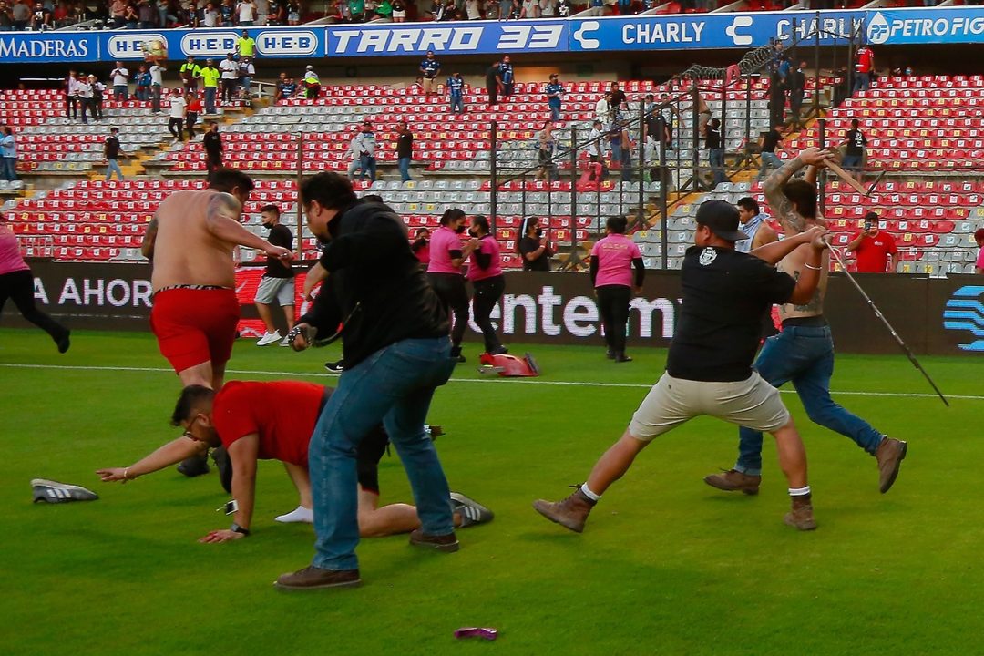 Violencia en la cancha. Foto Especial.