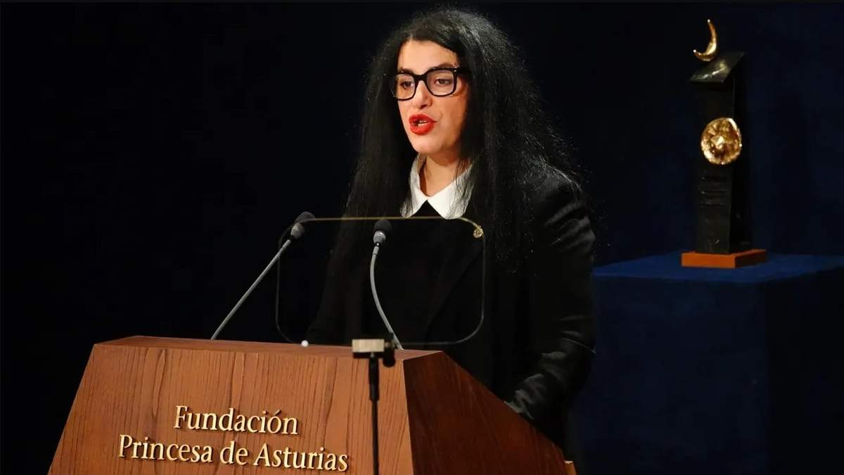 Marjane Satrapi recibiendo recibiendo el premio Princesa de Asturias de Comunicación y Humanidades 2024, interviene durante la ceremonia de entrega de los Premios Princesa de Asturias 2024